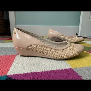 Dana Buchman Low-Heeled Textured Shoe - Size 8